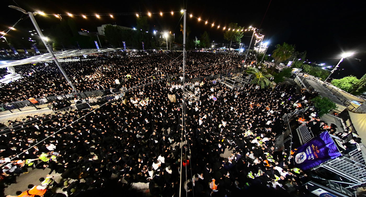 האדמו"ר מבאיאן בהדלקה ל"ג בעומר