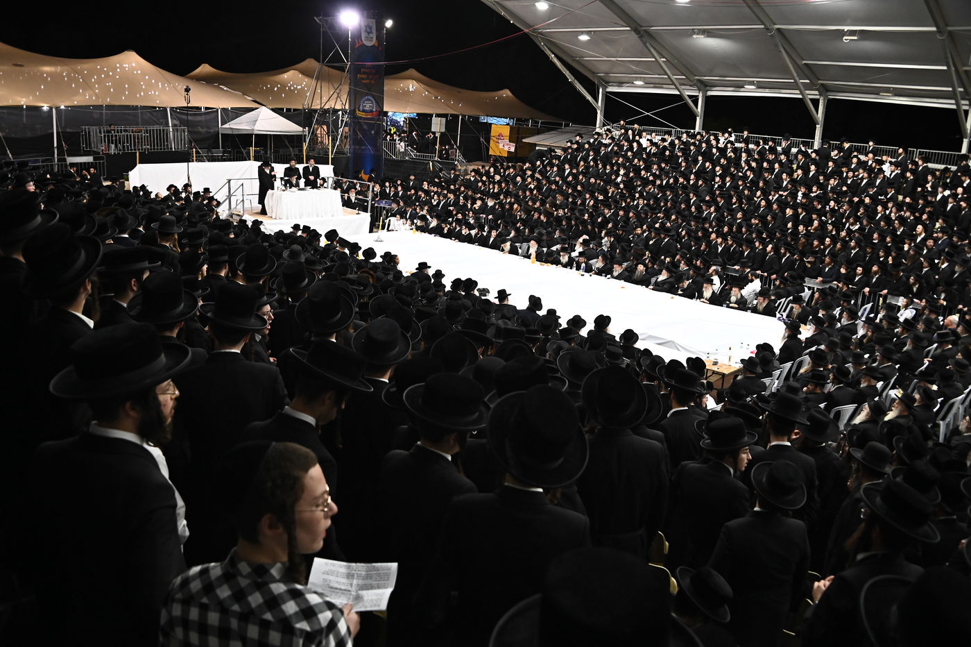 האדמו"ר מבאיאן בהדלקה ל"ג בעומר