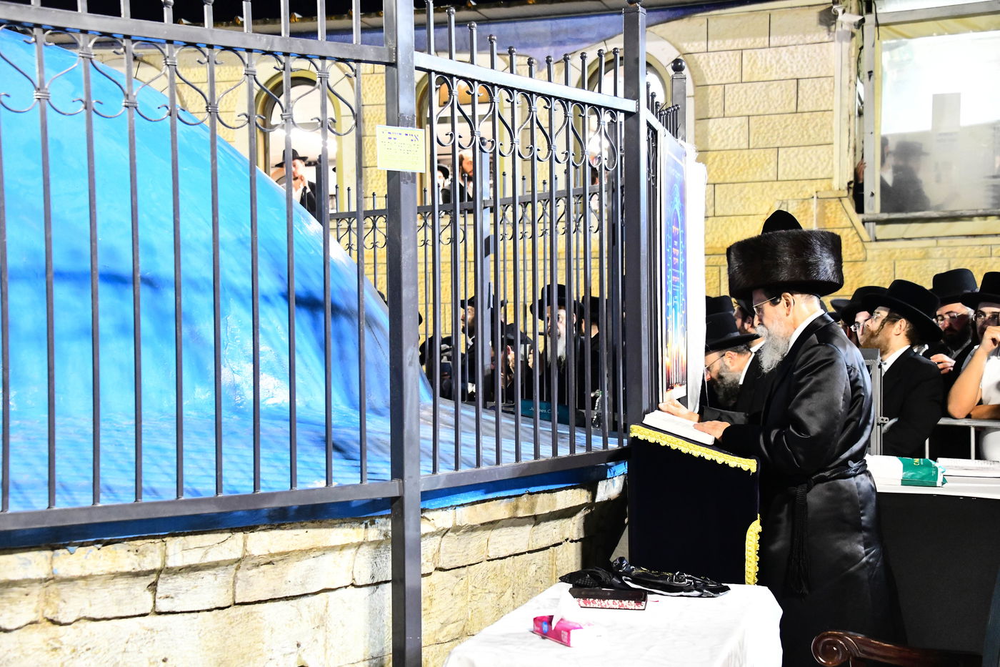 האדמו"ר מבאיאן בהדלקה ל"ג בעומר