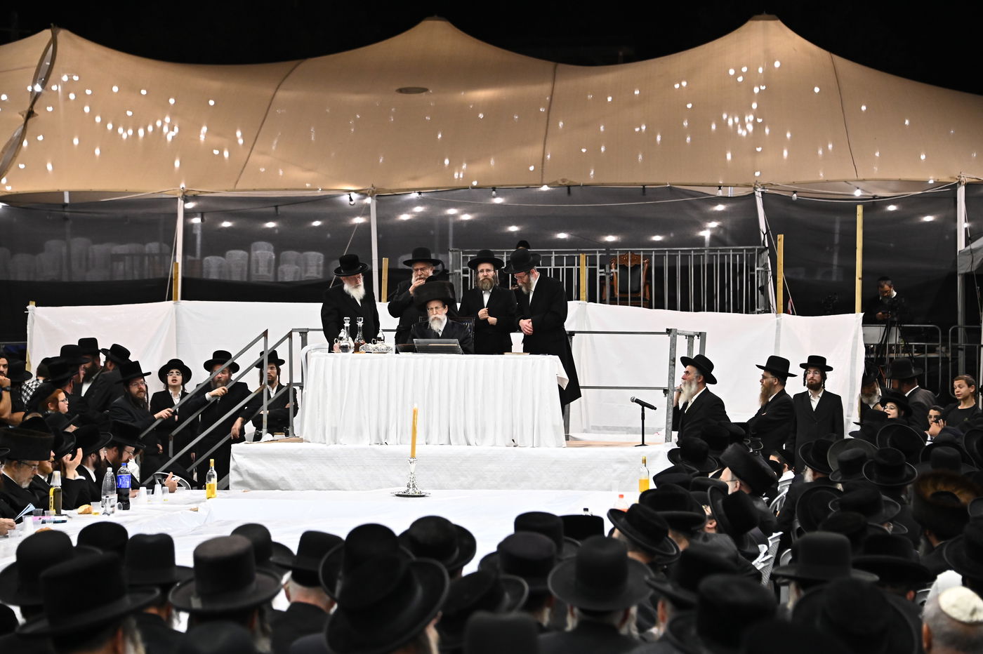 האדמו"ר מבאיאן בהדלקה ל"ג בעומר