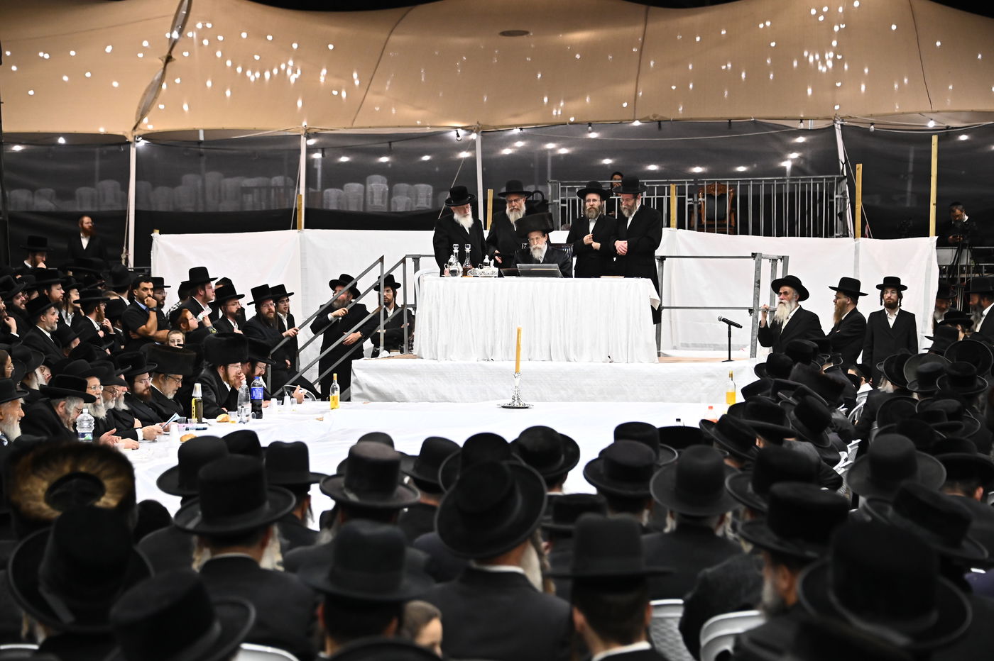 האדמו"ר מבאיאן בהדלקה ל"ג בעומר