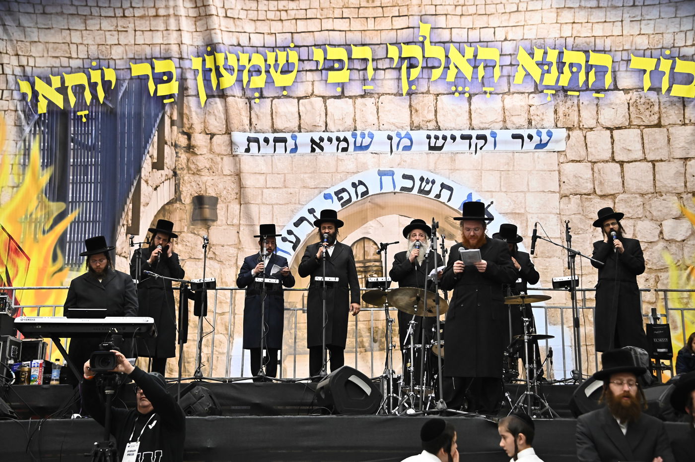 האדמו"ר מבאיאן בהדלקה ל"ג בעומר