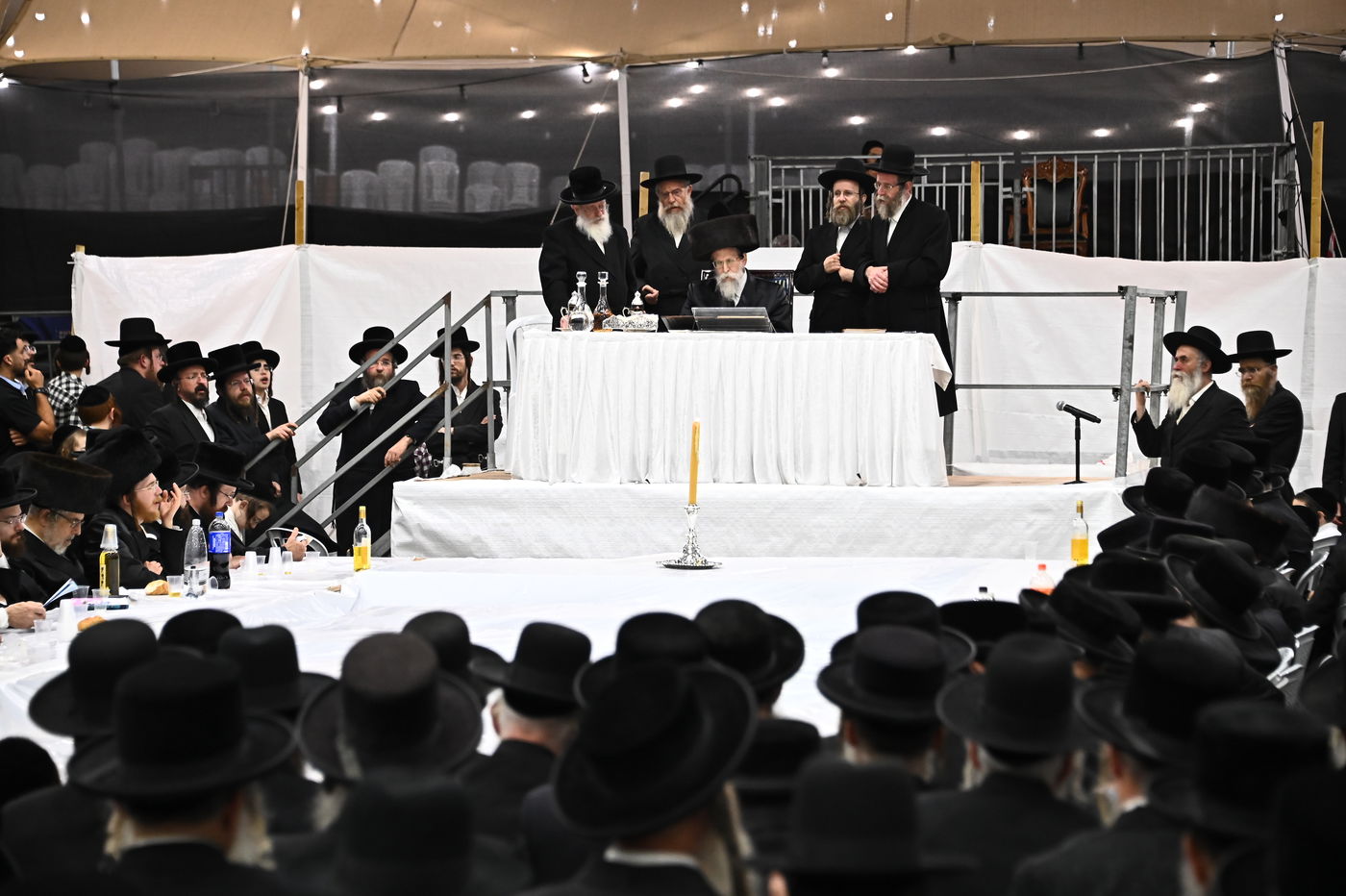 האדמו"ר מבאיאן בהדלקה ל"ג בעומר