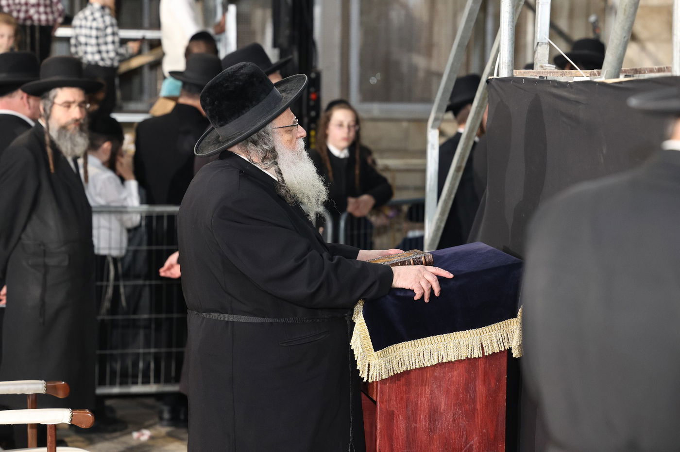 הגר"ש אלתר בהדלקה ל"ג בעומר