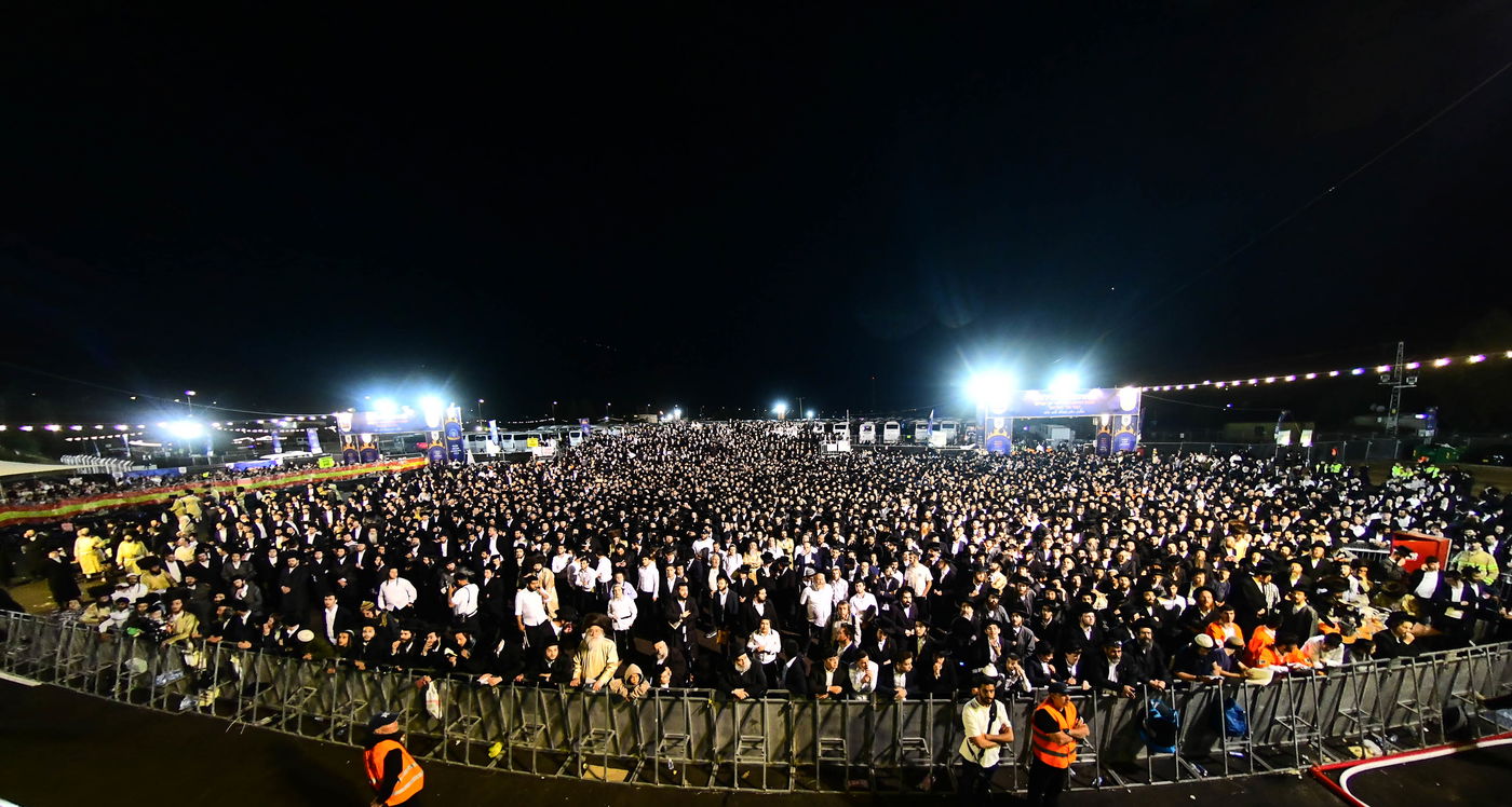 האדמו"ר מתולדות אברהם יצחק בהדלקה ל"ג בעומר