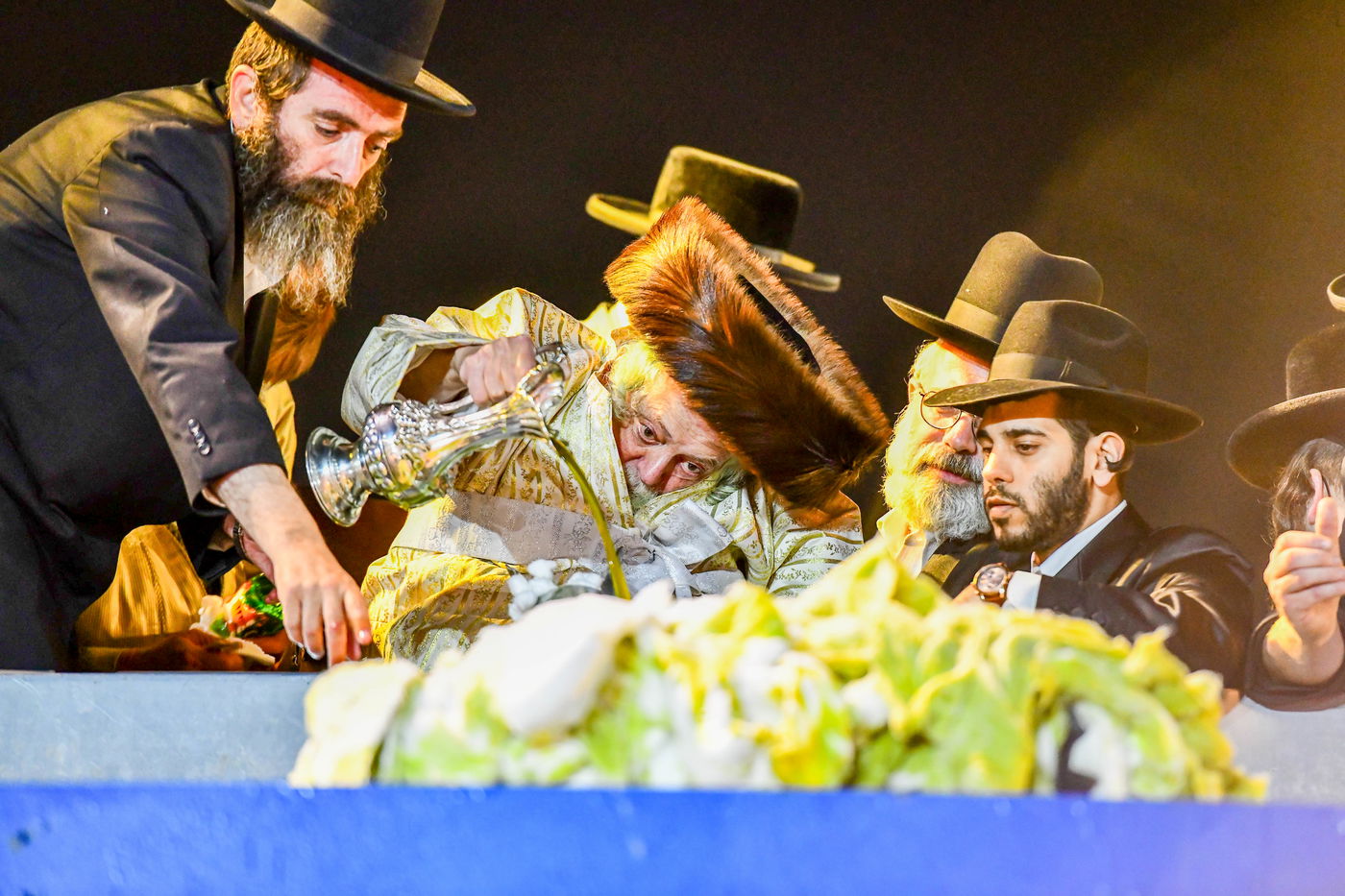 האדמו"ר מתולדות אברהם יצחק בהדלקה ל"ג בעומר
