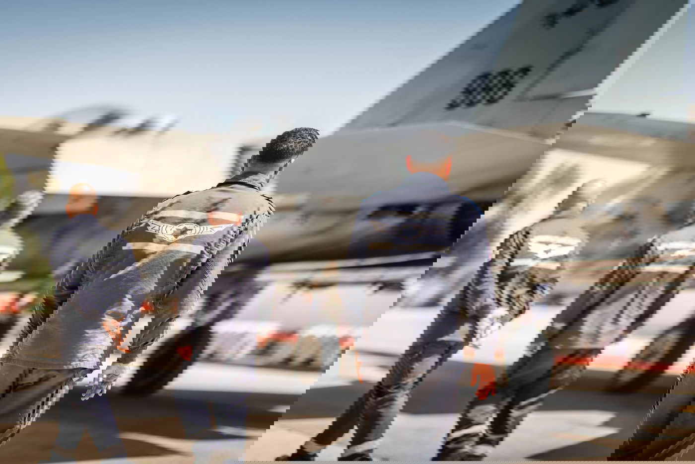 צועדים למטוס: כך נראו ההכנות למתקפה נגד החות'ים 