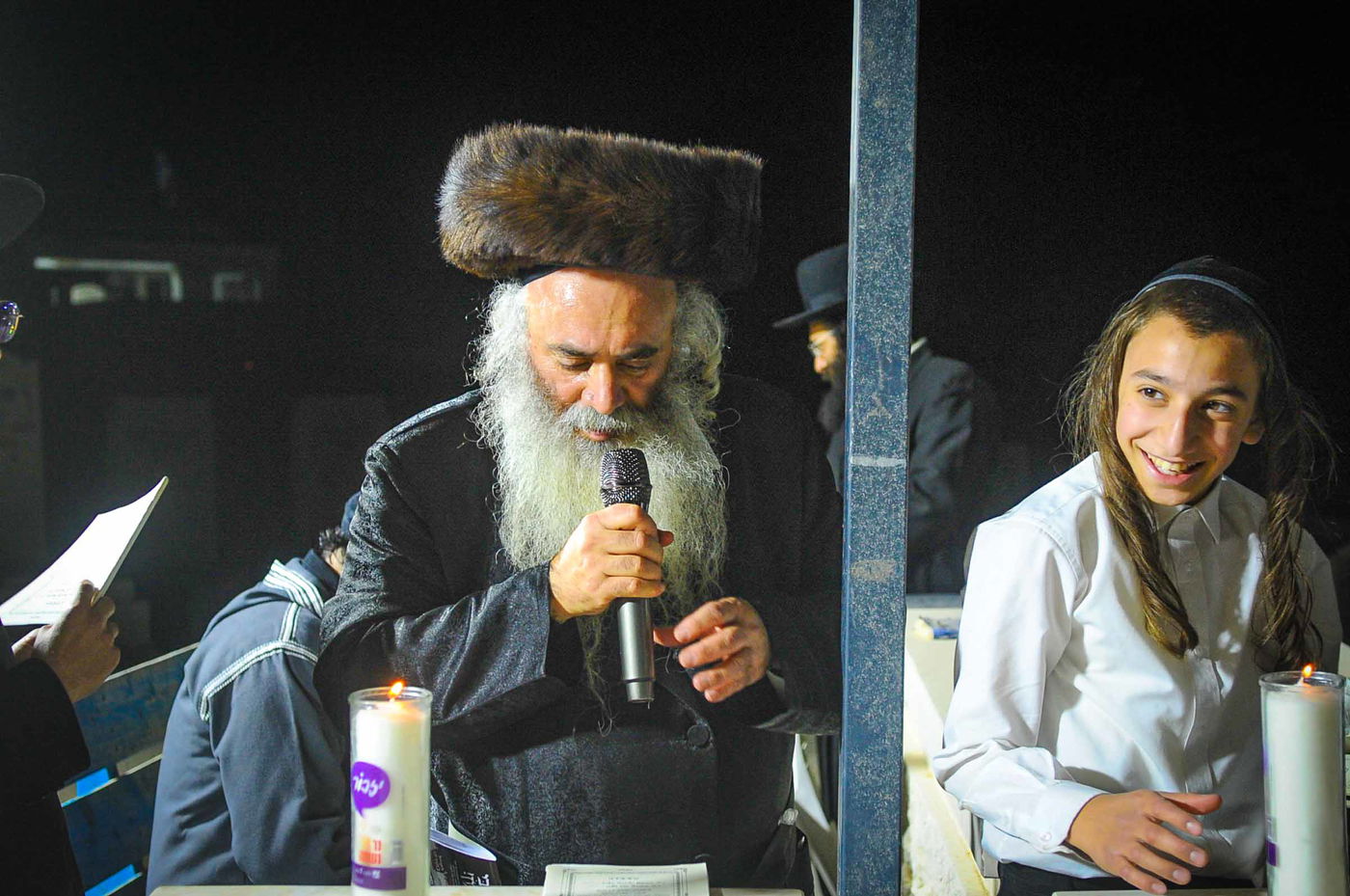 משפחת אלחדד בעליה לקבר בניהם במירון