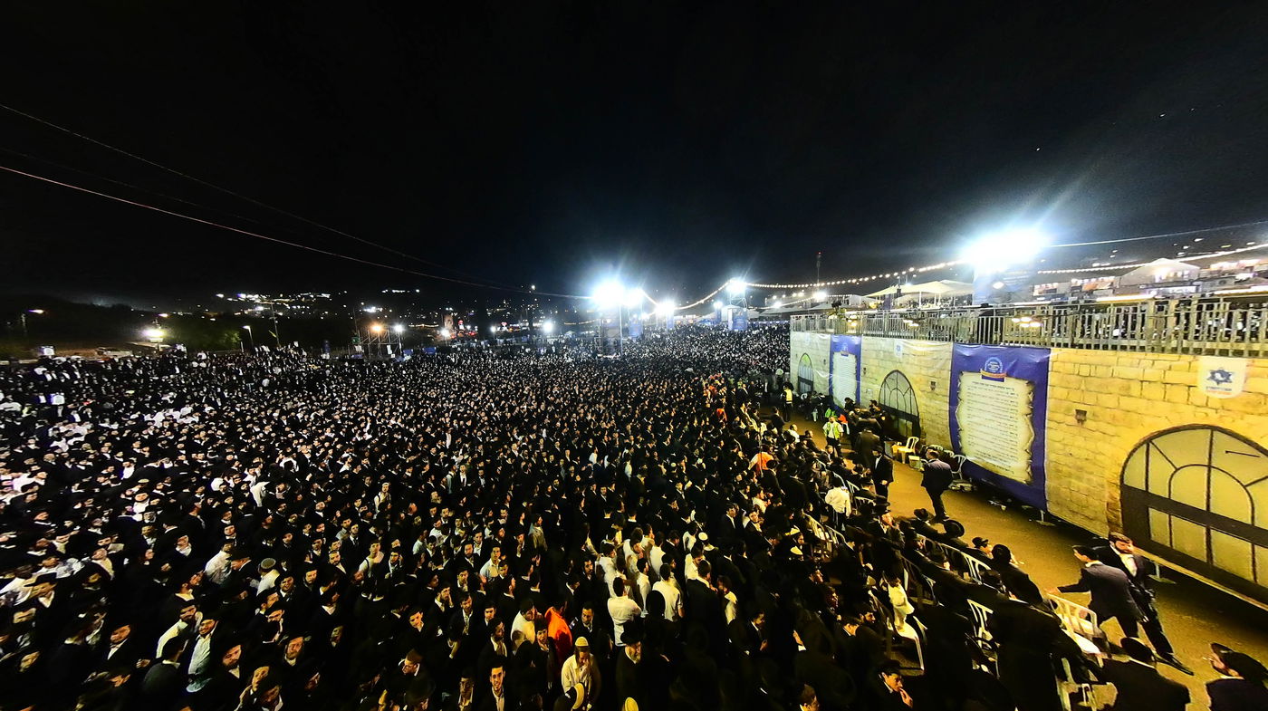 הרה"צ רבי אלימלך בידרמן בהדלקה ל"ג בעומר
