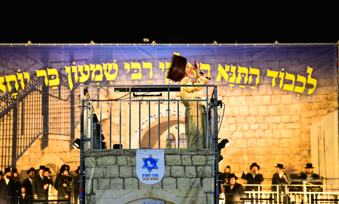 הרה"צ רבי אלימלך בידרמן בהדלקה ל"ג בעומר