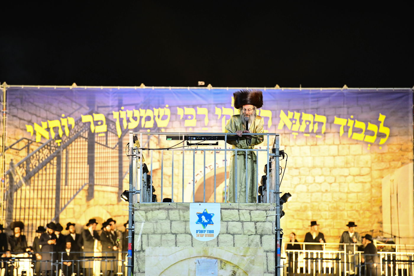 הרה"צ רבי אלימלך בידרמן בהדלקה ל"ג בעומר