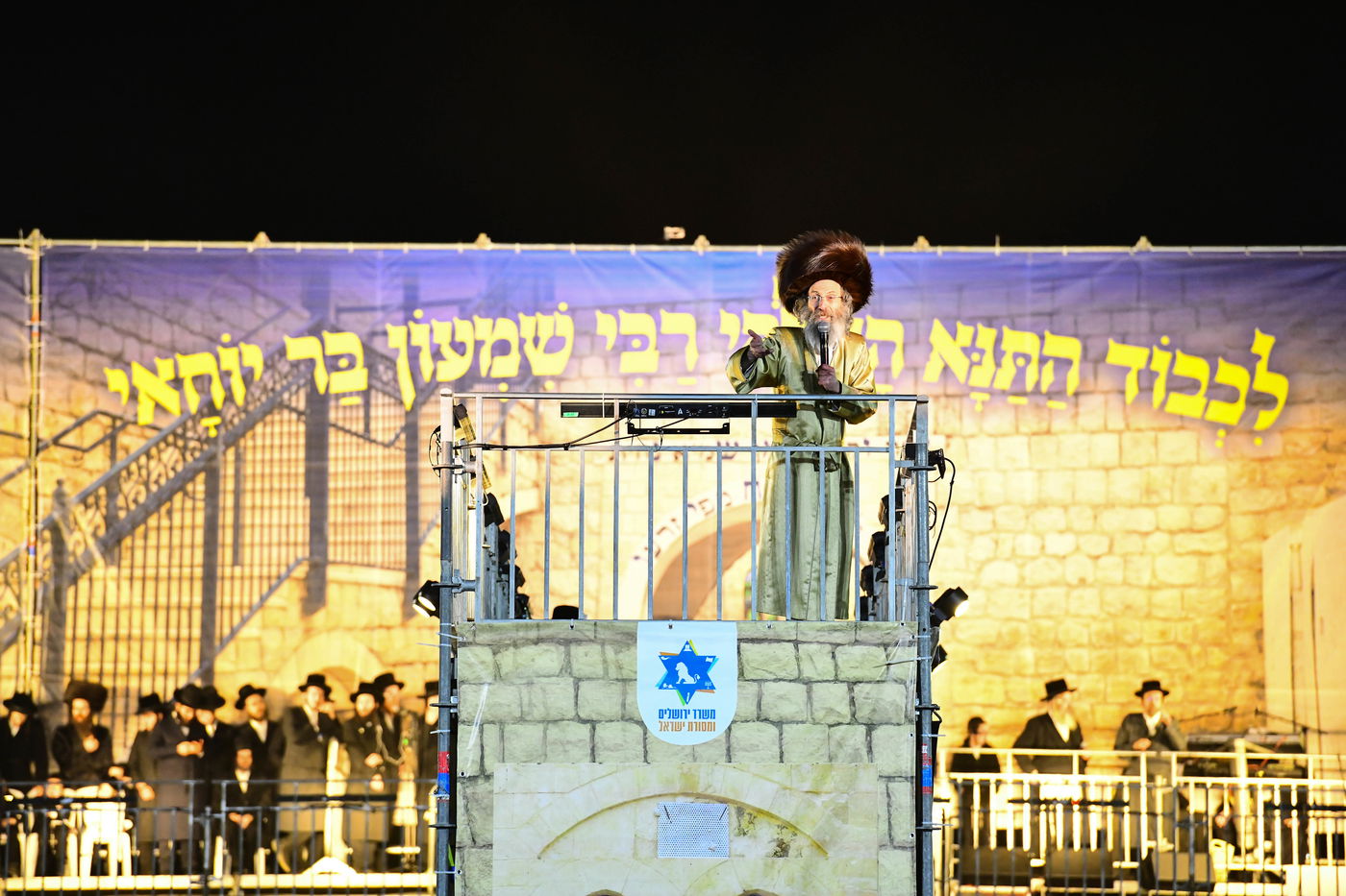 הרה"צ רבי אלימלך בידרמן בהדלקה ל"ג בעומר