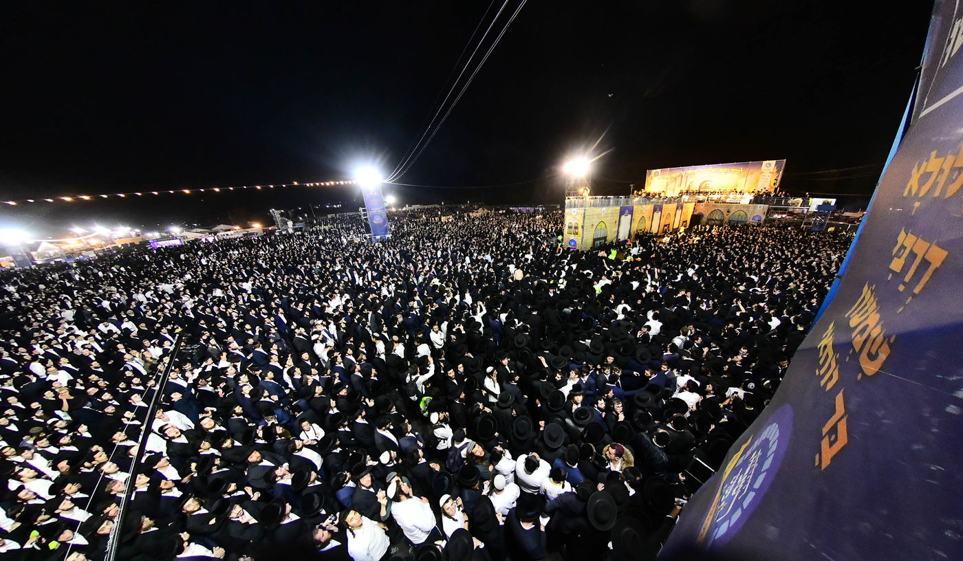 הרה"צ רבי אלימלך בידרמן בהדלקה ל"ג בעומר