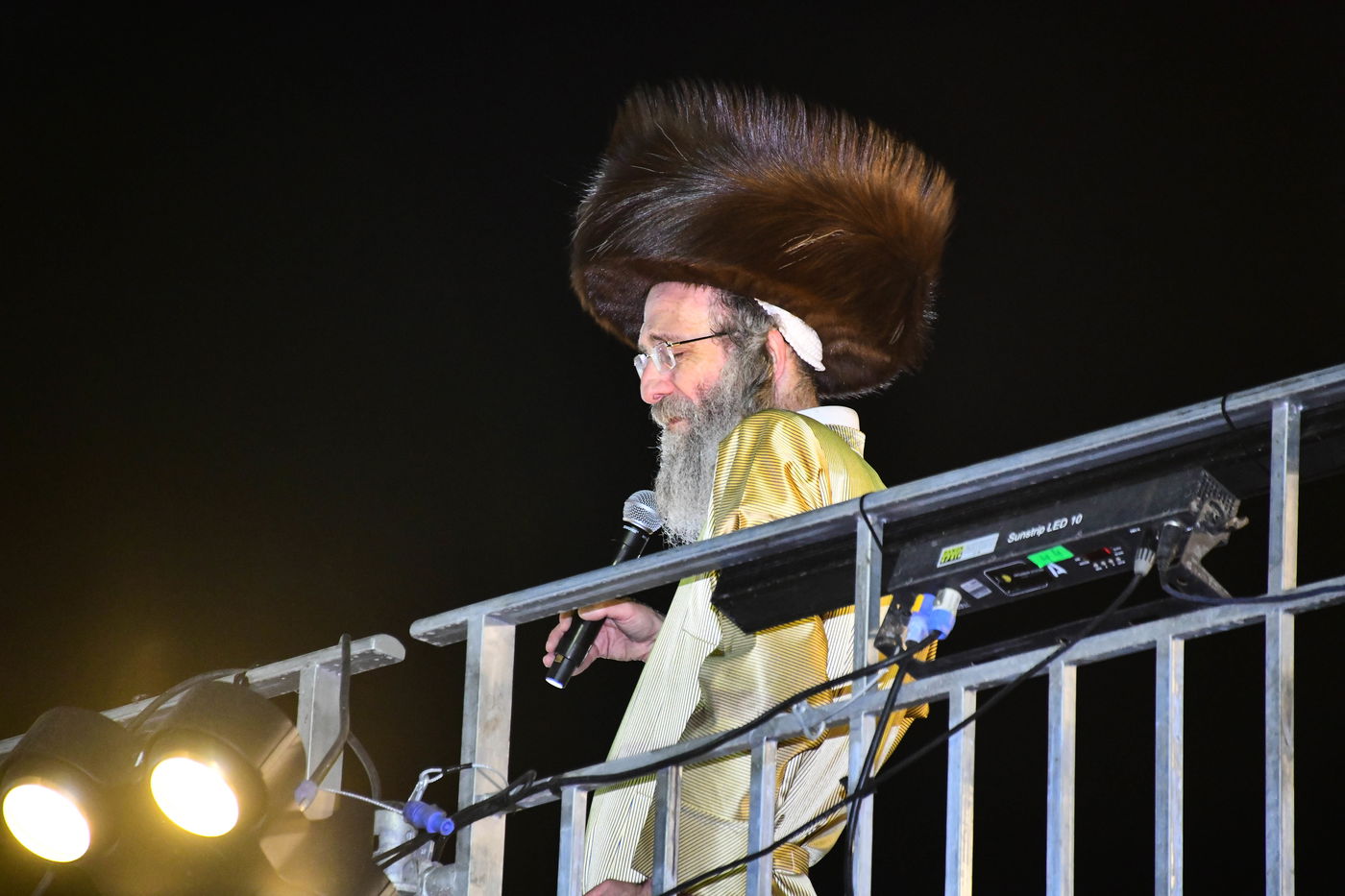 הרה"צ רבי אלימלך בידרמן בהדלקה ל"ג בעומר