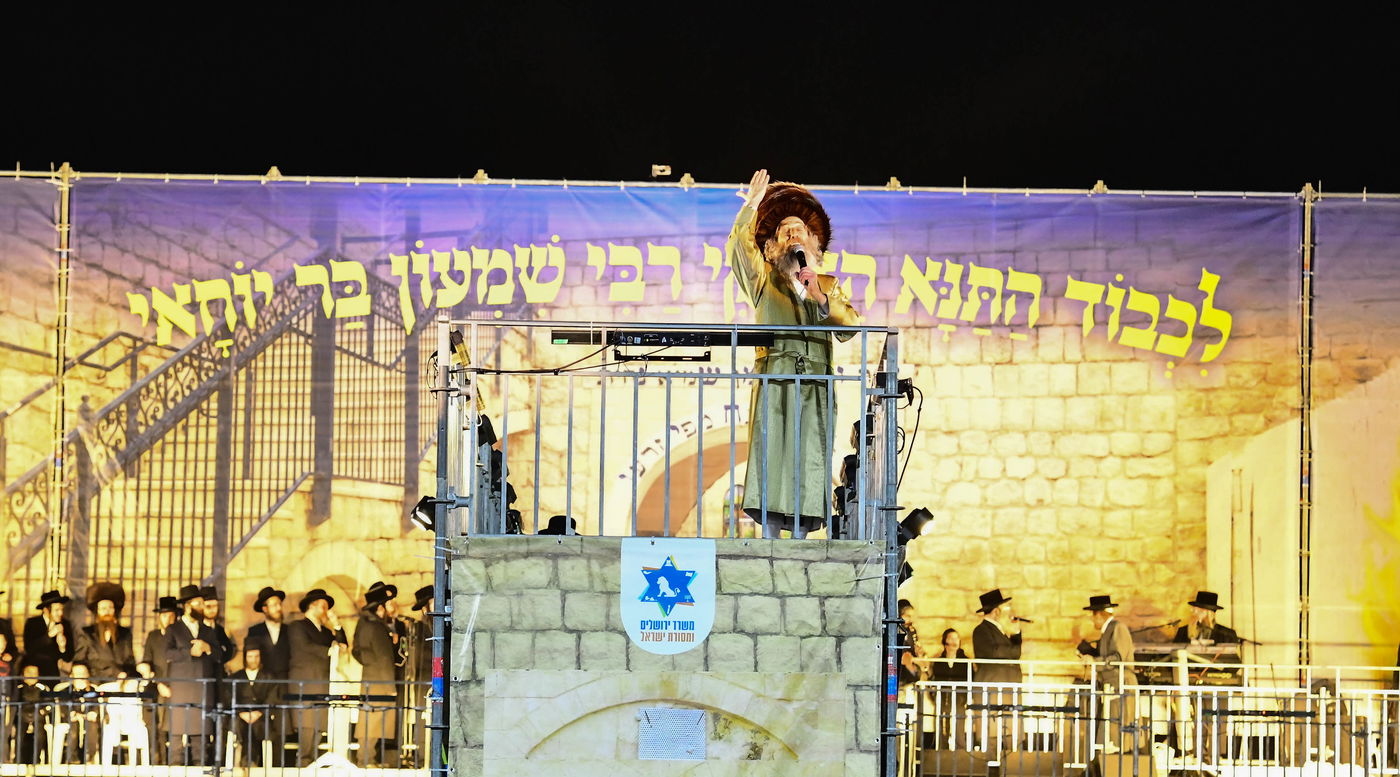 הרה"צ רבי אלימלך בידרמן בהדלקה ל"ג בעומר