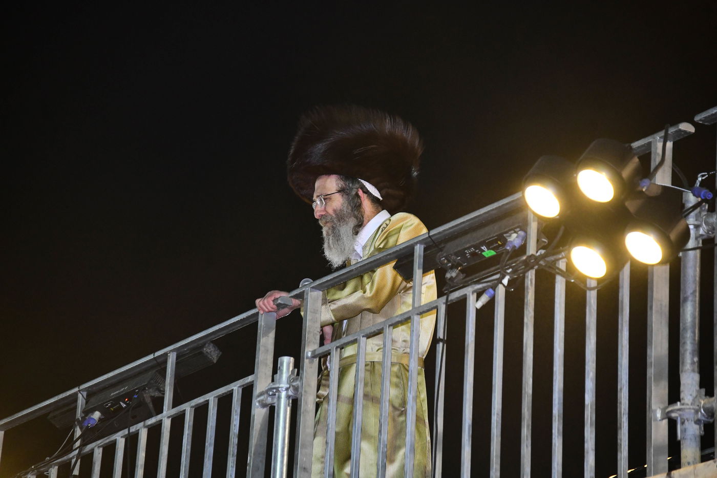 הרה"צ רבי אלימלך בידרמן בהדלקה ל"ג בעומר