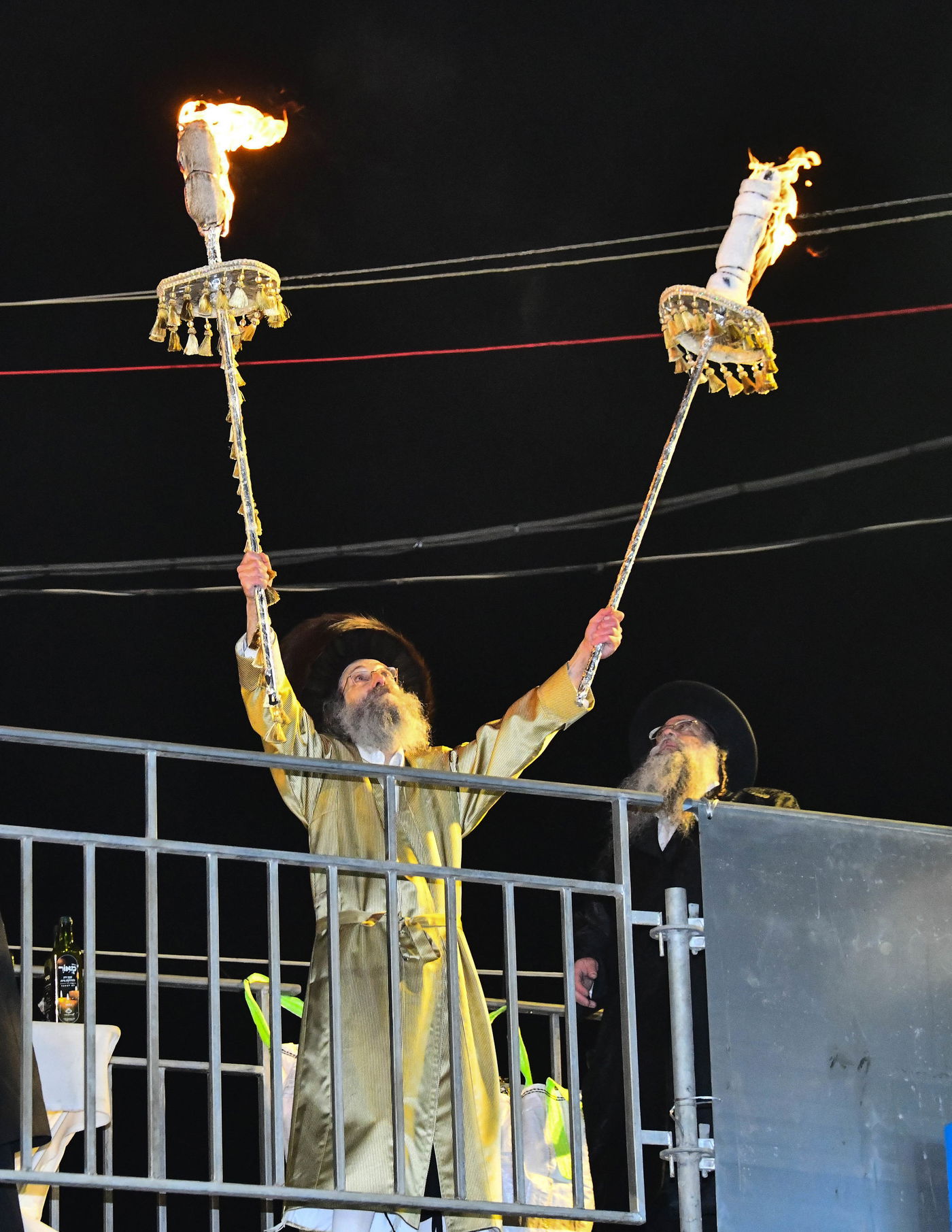 הרה"צ רבי אלימלך בידרמן בהדלקה ל"ג בעומר