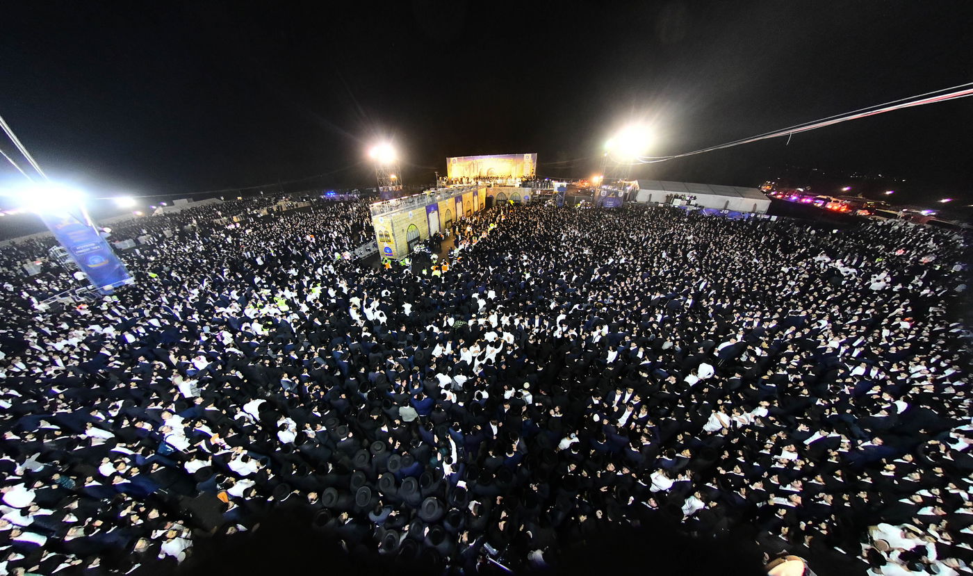 הרה"צ רבי אלימלך בידרמן בהדלקה ל"ג בעומר