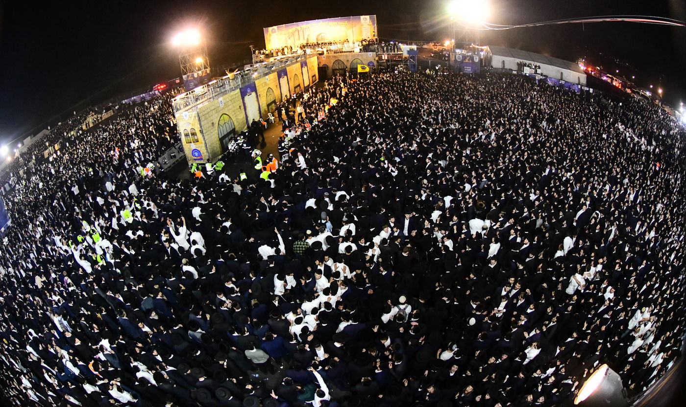 הרה"צ רבי אלימלך בידרמן בהדלקה ל"ג בעומר