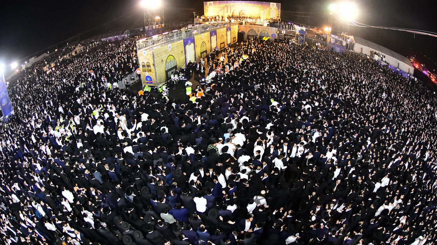 הרה"צ רבי אלימלך בידרמן בהדלקה ל"ג בעומר