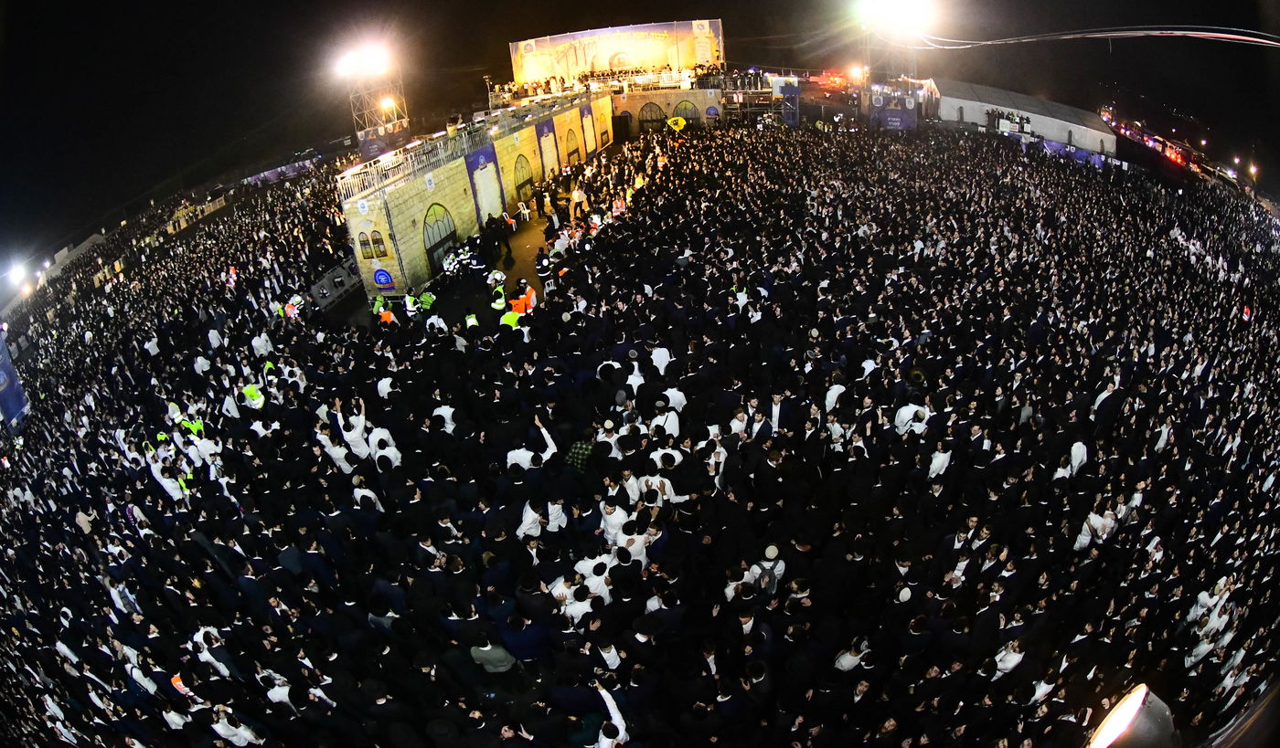 הרה"צ רבי אלימלך בידרמן בהדלקה ל"ג בעומר