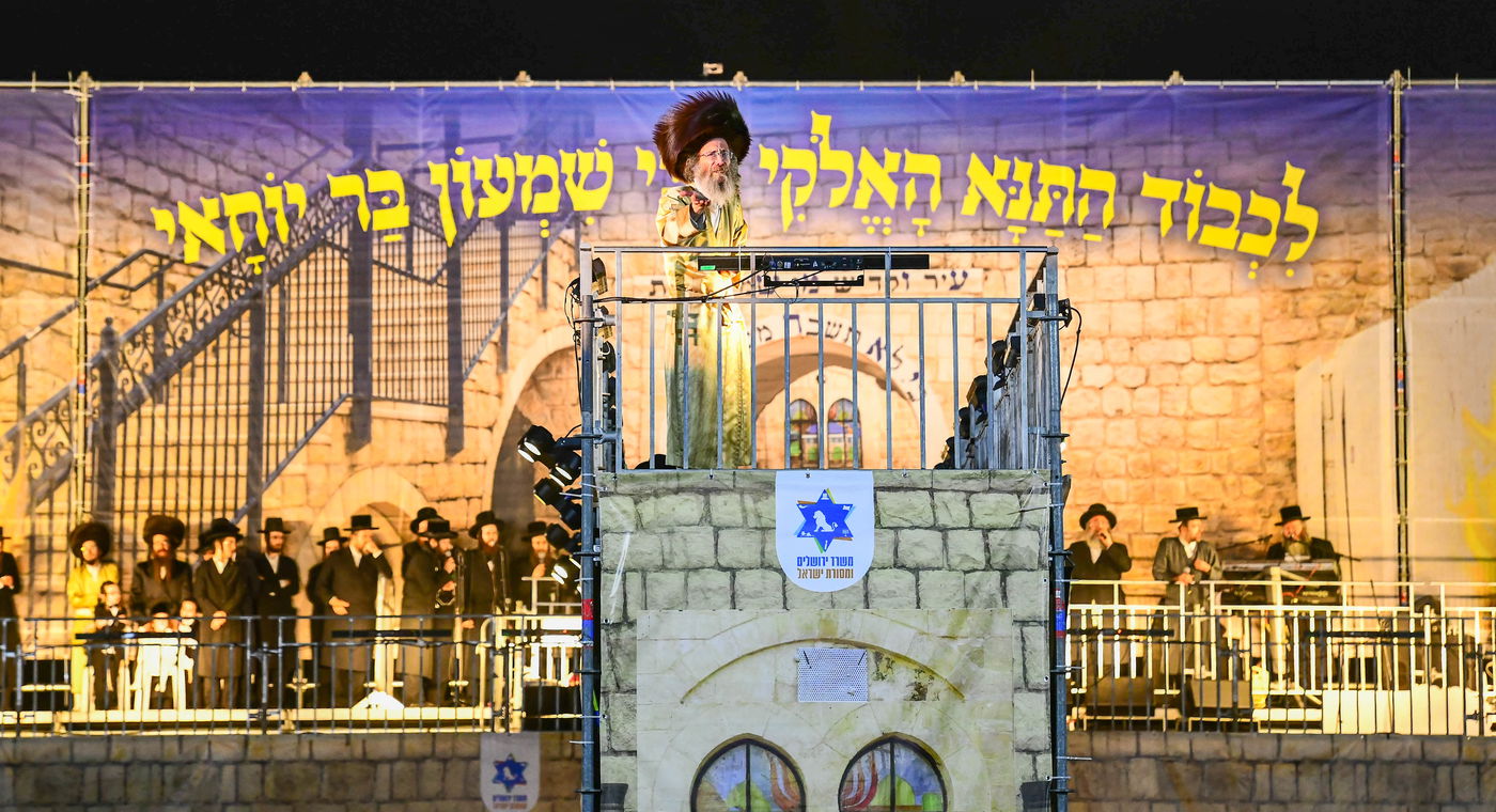 הרה"צ רבי אלימלך בידרמן בהדלקה ל"ג בעומר