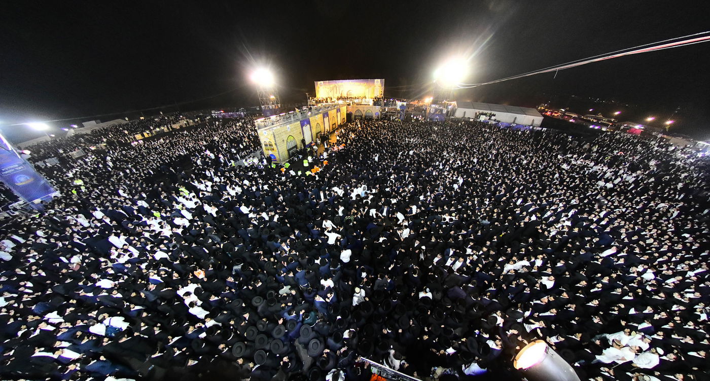 הרה"צ רבי אלימלך בידרמן בהדלקה ל"ג בעומר