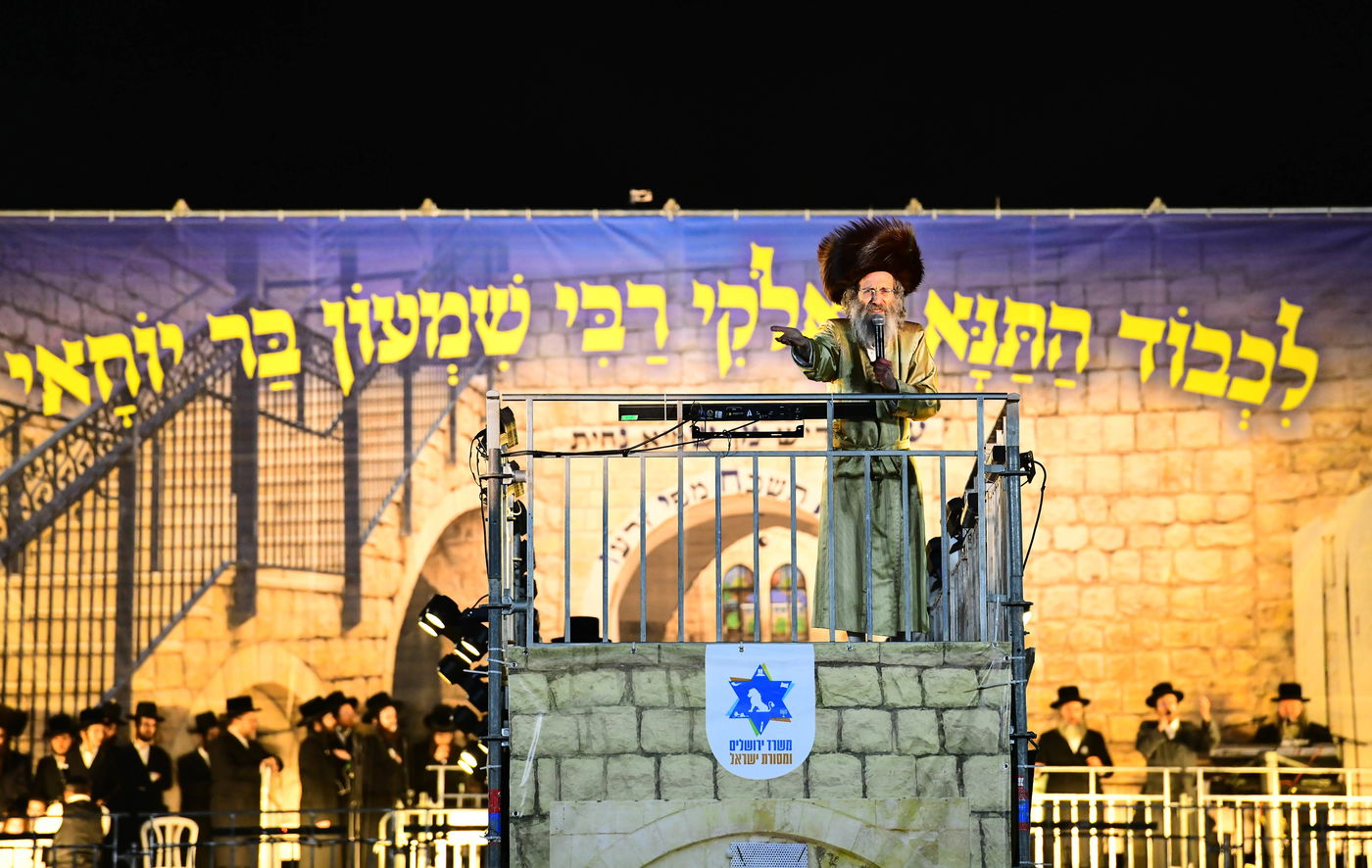 הרה"צ רבי אלימלך בידרמן בהדלקה ל"ג בעומר