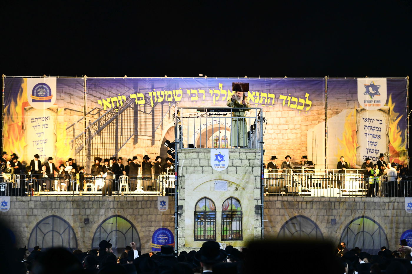 הרה"צ רבי אלימלך בידרמן בהדלקה ל"ג בעומר