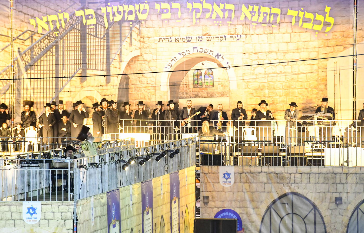 הרה"צ רבי אלימלך בידרמן בהדלקה ל"ג בעומר