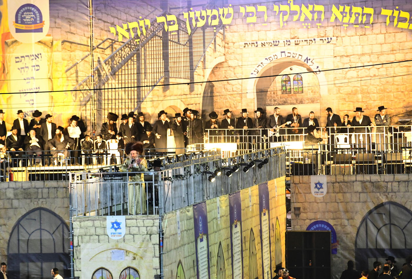 הרה"צ רבי אלימלך בידרמן בהדלקה ל"ג בעומר