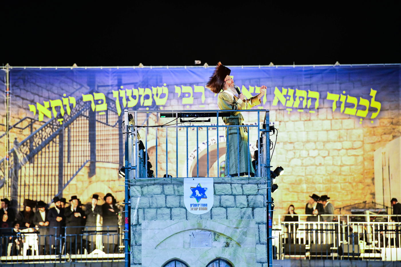 הרה"צ רבי אלימלך בידרמן בהדלקה ל"ג בעומר