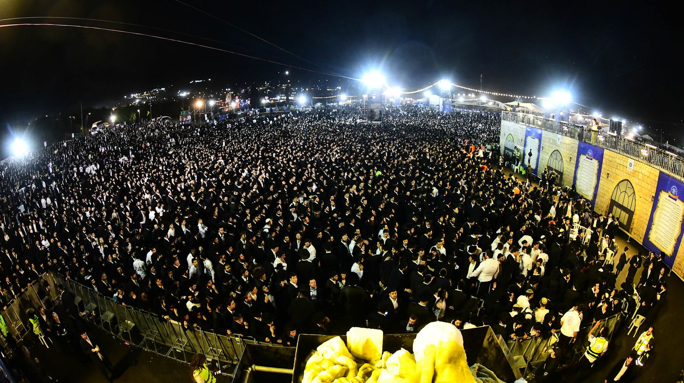 הרה"צ רבי אלימלך בידרמן בהדלקה ל"ג בעומר