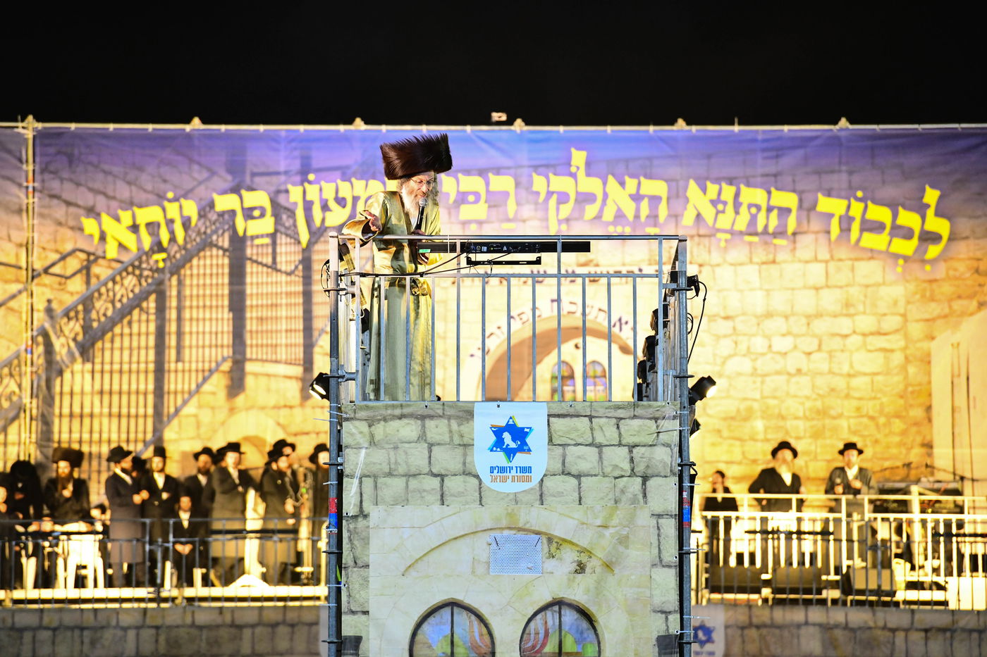 הרה"צ רבי אלימלך בידרמן בהדלקה ל"ג בעומר