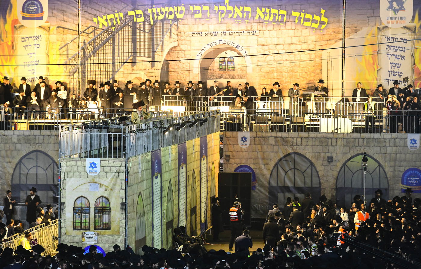 הרה"צ רבי אלימלך בידרמן בהדלקה ל"ג בעומר