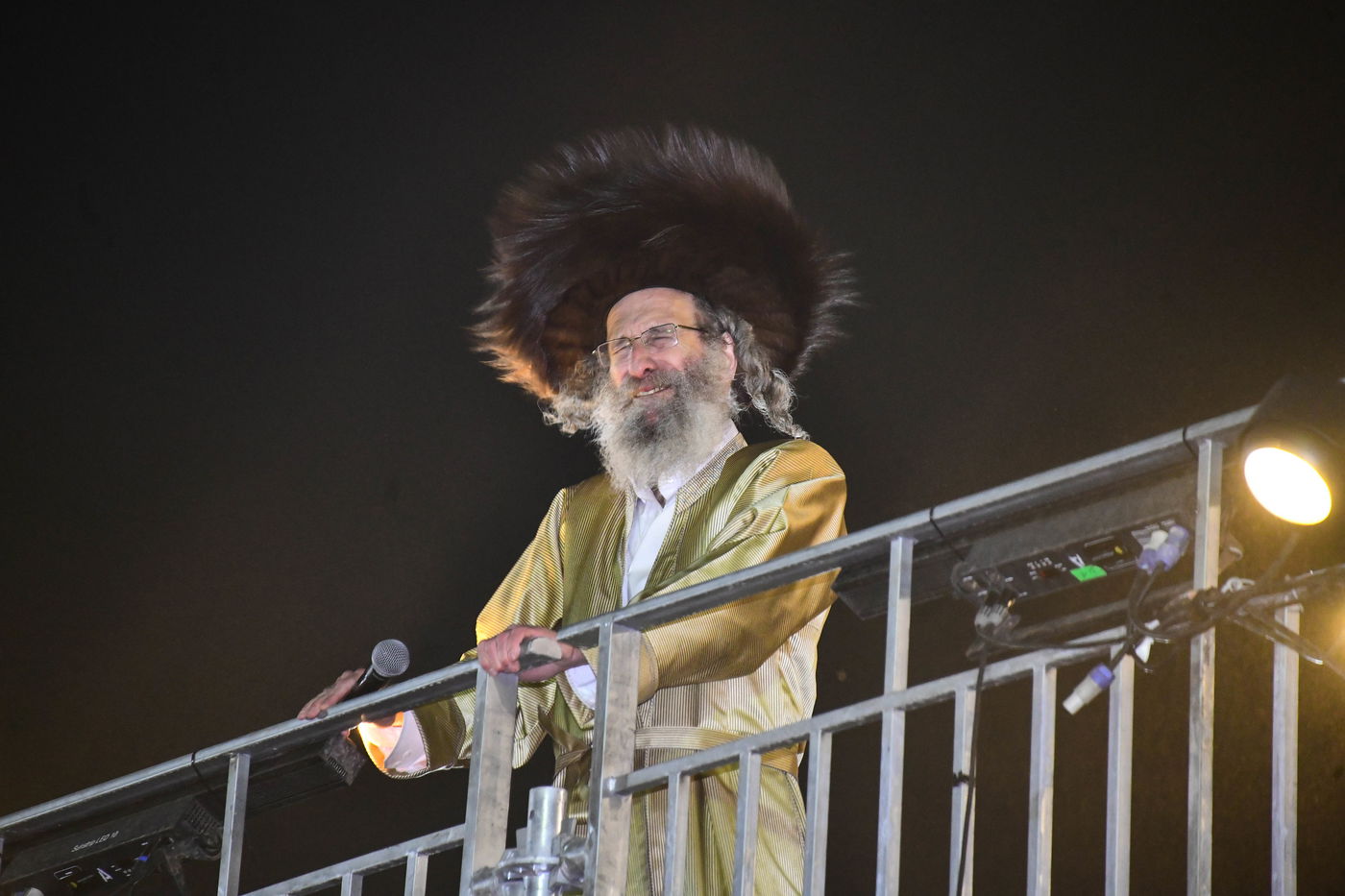 הרה"צ רבי אלימלך בידרמן בהדלקה ל"ג בעומר