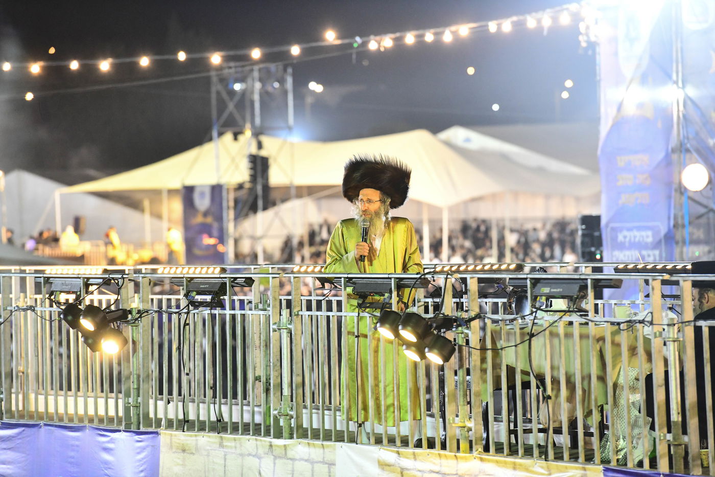 הרה"צ רבי אלימלך בידרמן בהדלקה ל"ג בעומר