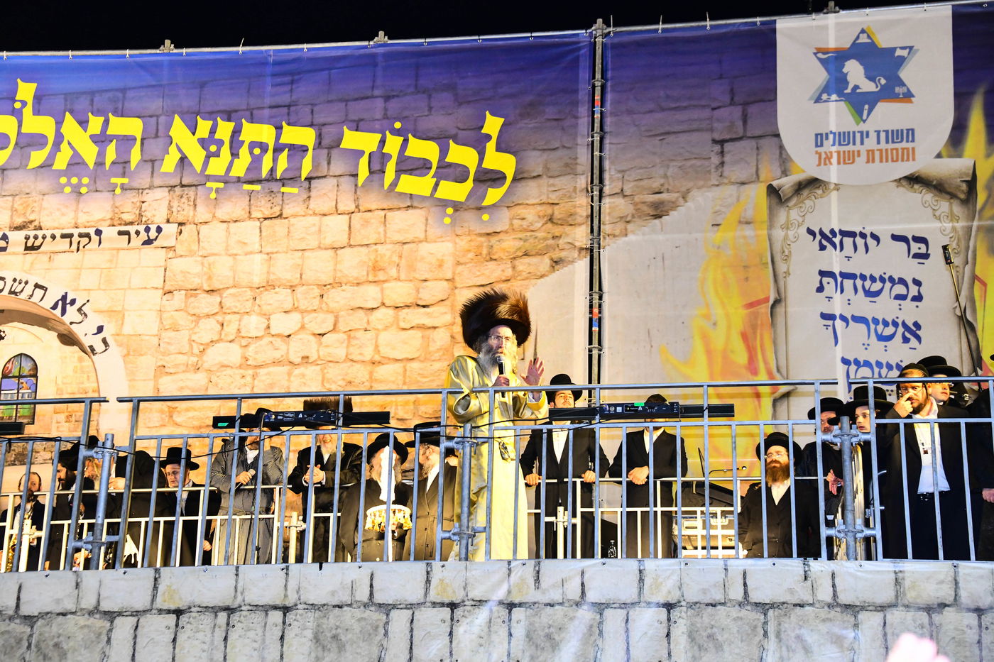 הרה"צ רבי אלימלך בידרמן בהדלקה ל"ג בעומר