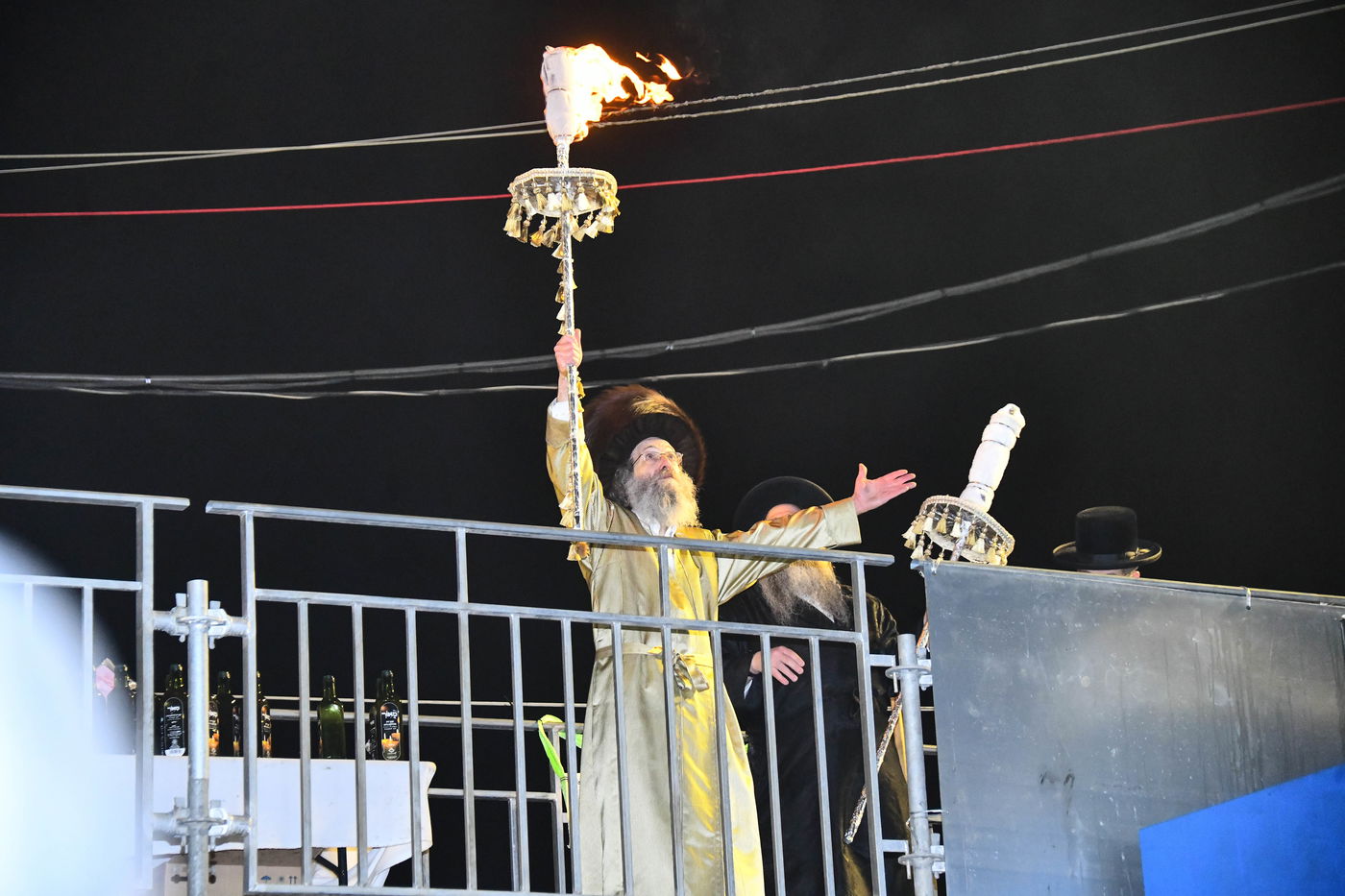 הרה"צ רבי אלימלך בידרמן בהדלקה ל"ג בעומר