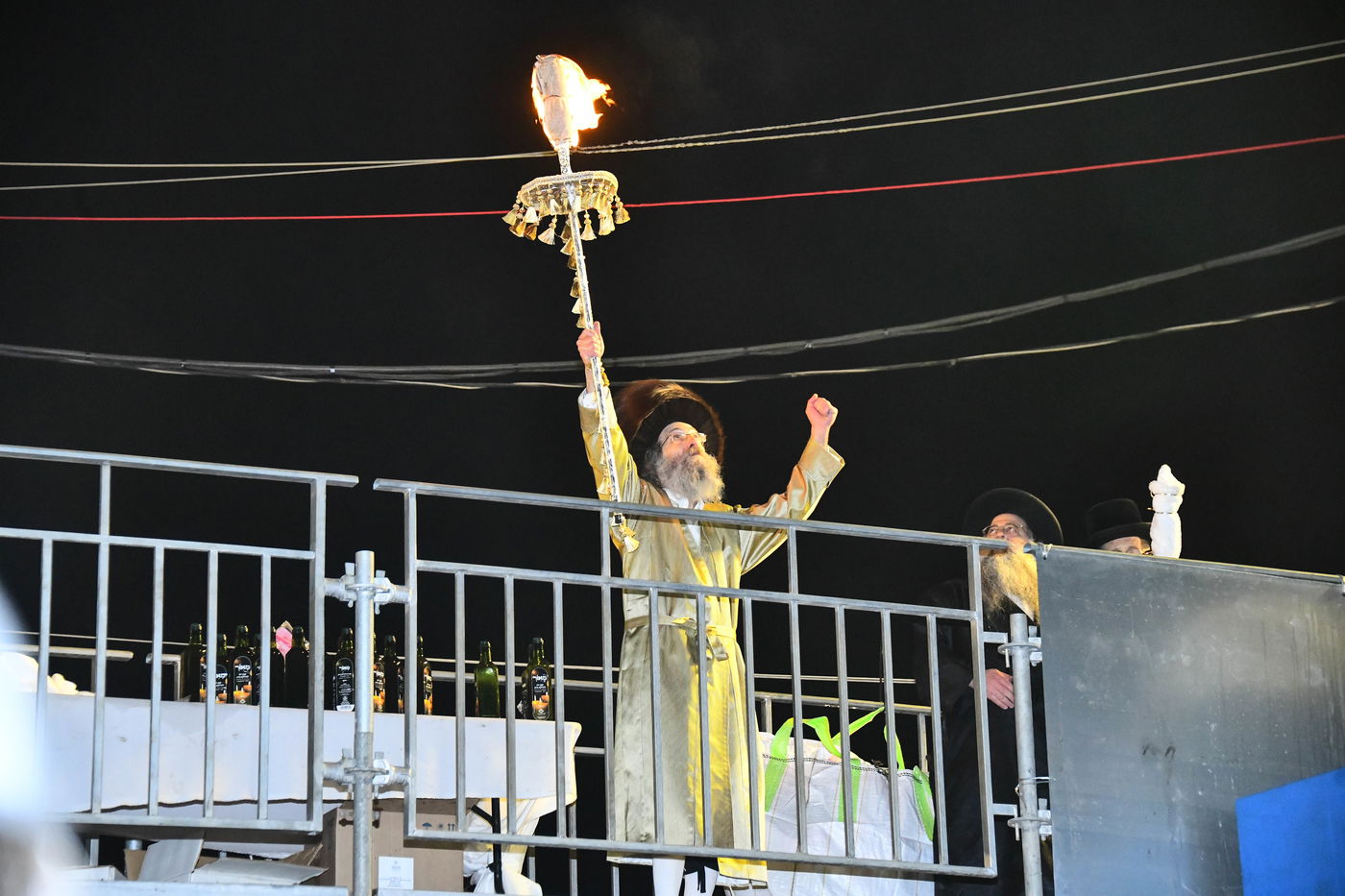 הרה"צ רבי אלימלך בידרמן בהדלקה ל"ג בעומר