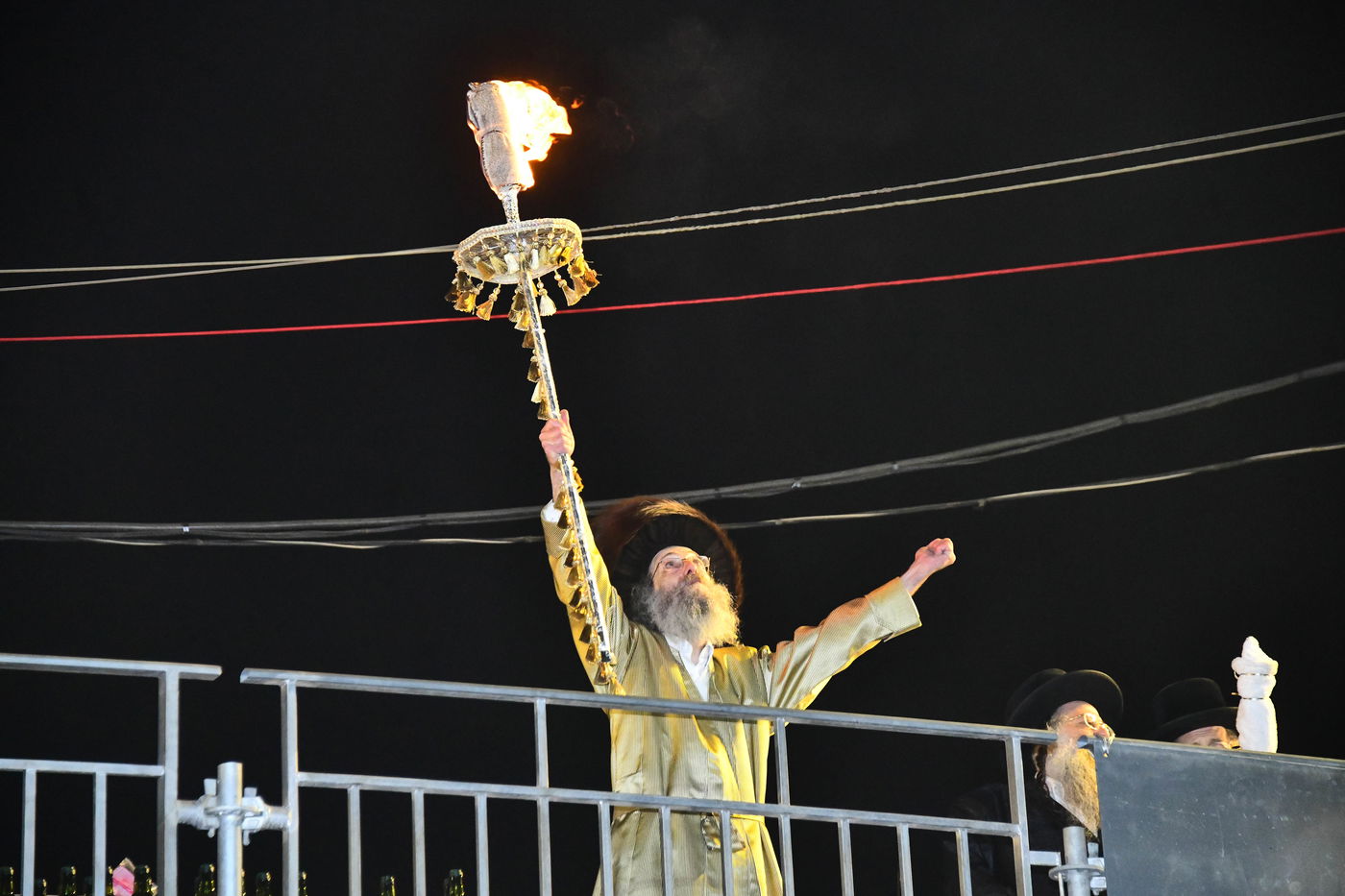 הרה"צ רבי אלימלך בידרמן בהדלקה ל"ג בעומר