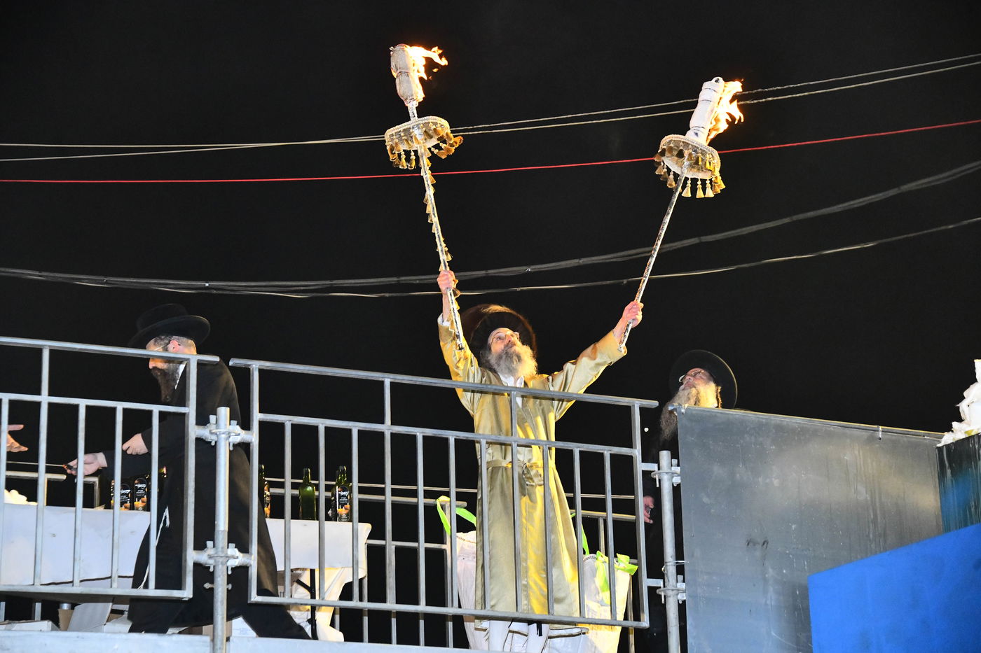 הרה"צ רבי אלימלך בידרמן בהדלקה ל"ג בעומר
