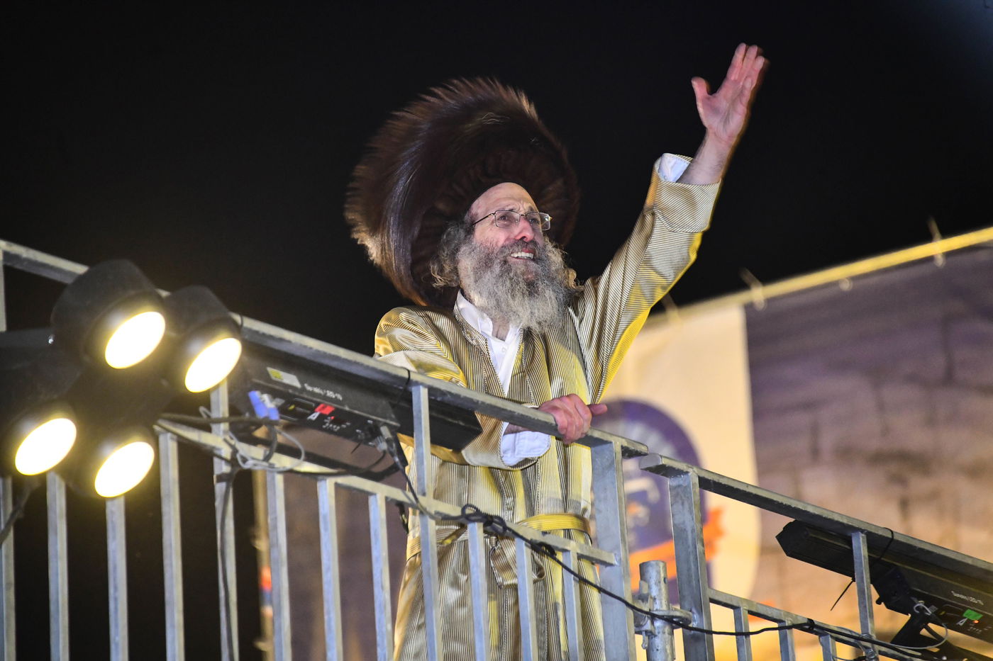 הרה"צ רבי אלימלך בידרמן בהדלקה ל"ג בעומר