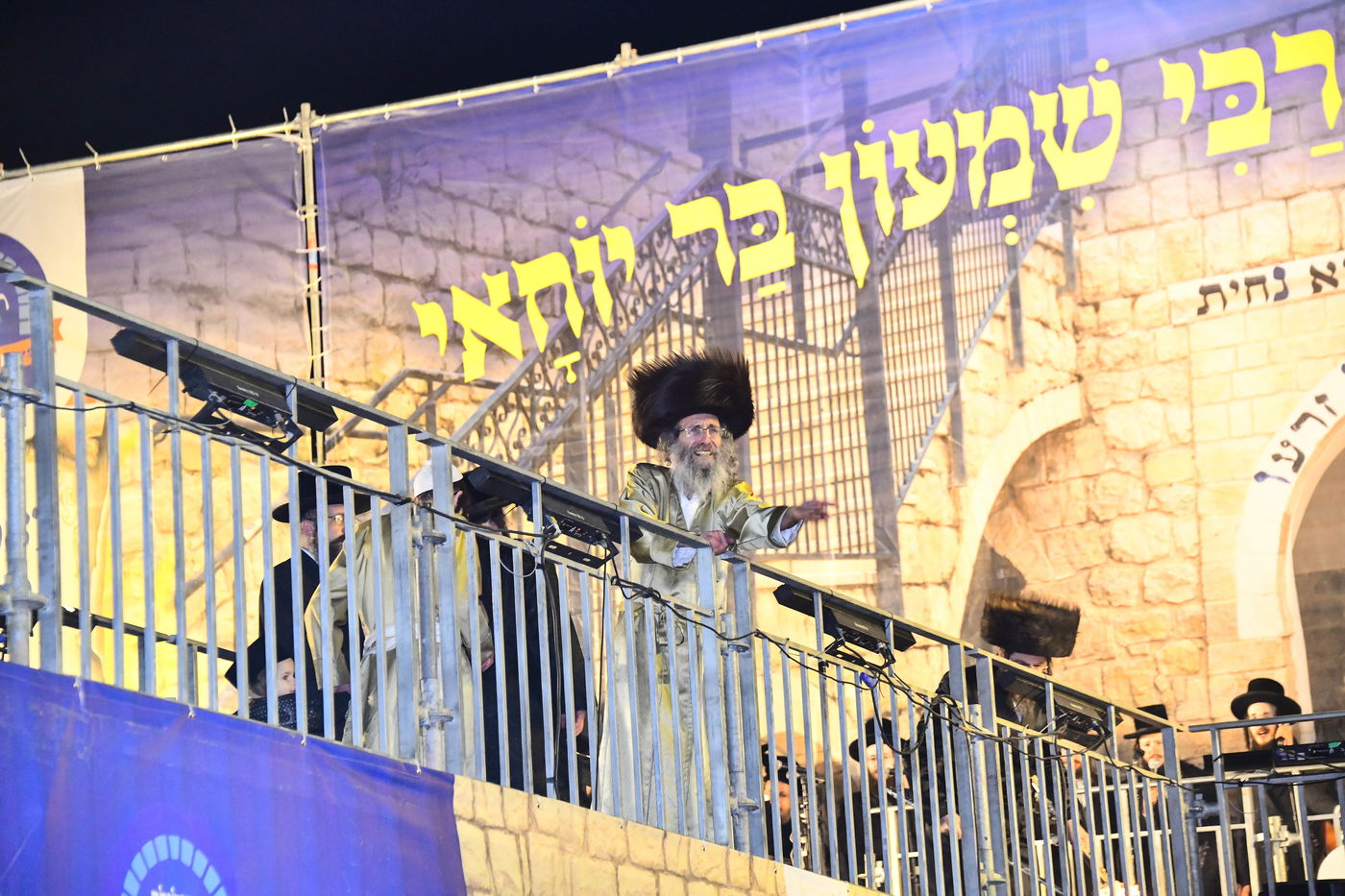 הרה"צ רבי אלימלך בידרמן בהדלקה ל"ג בעומר