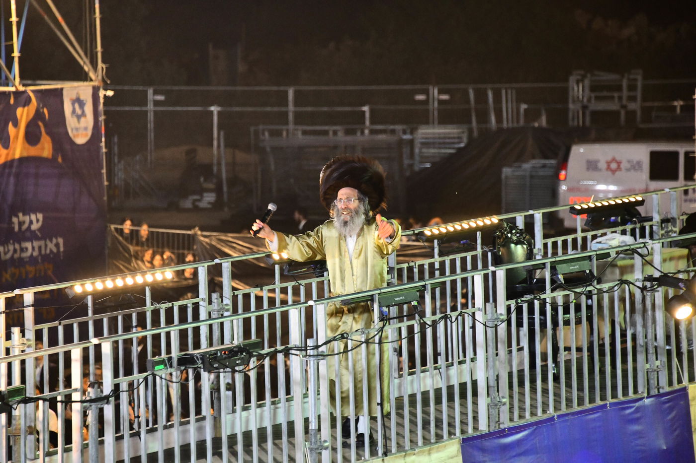 הרה"צ רבי אלימלך בידרמן בהדלקה ל"ג בעומר