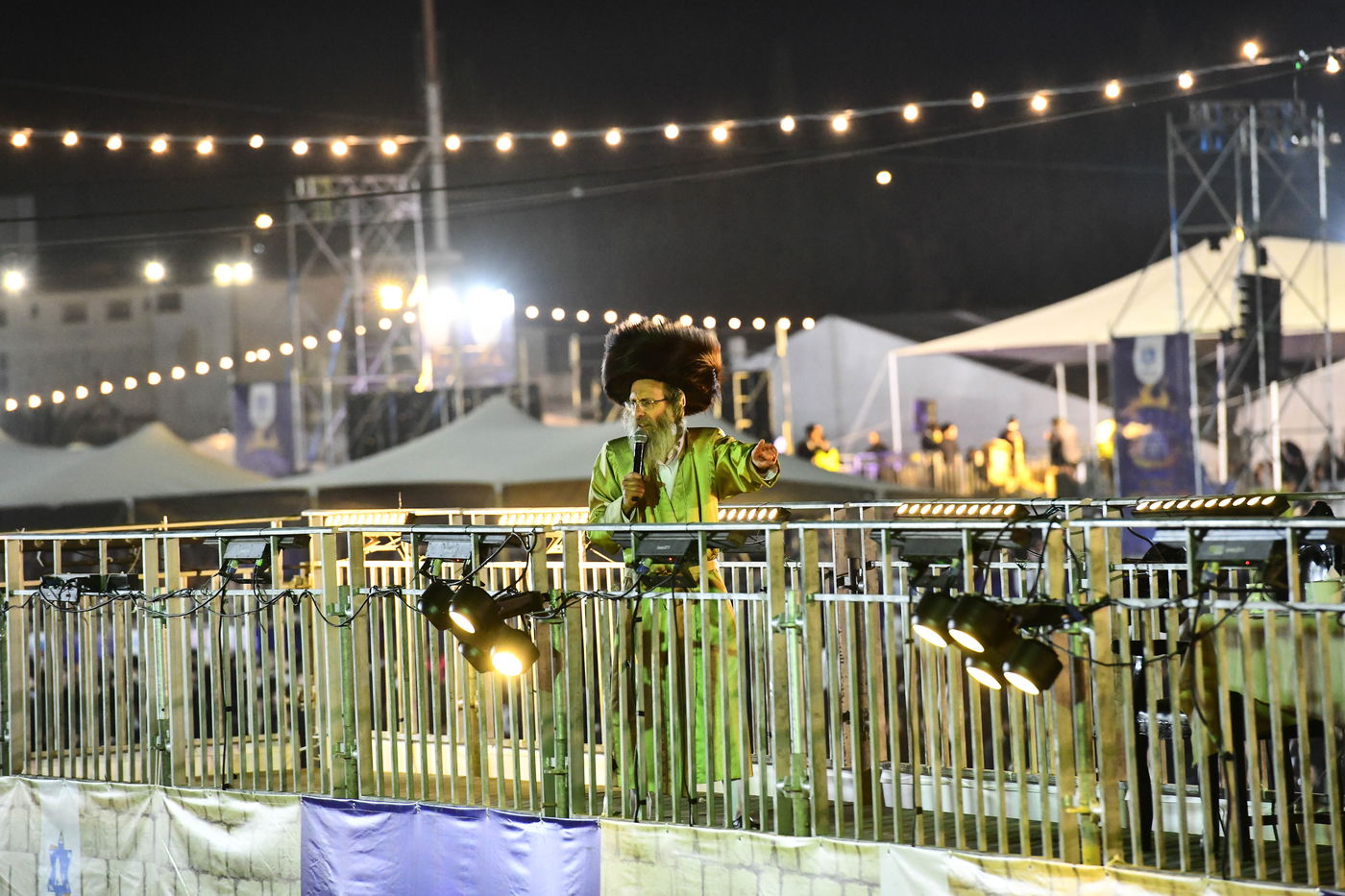 הרה"צ רבי אלימלך בידרמן בהדלקה ל"ג בעומר