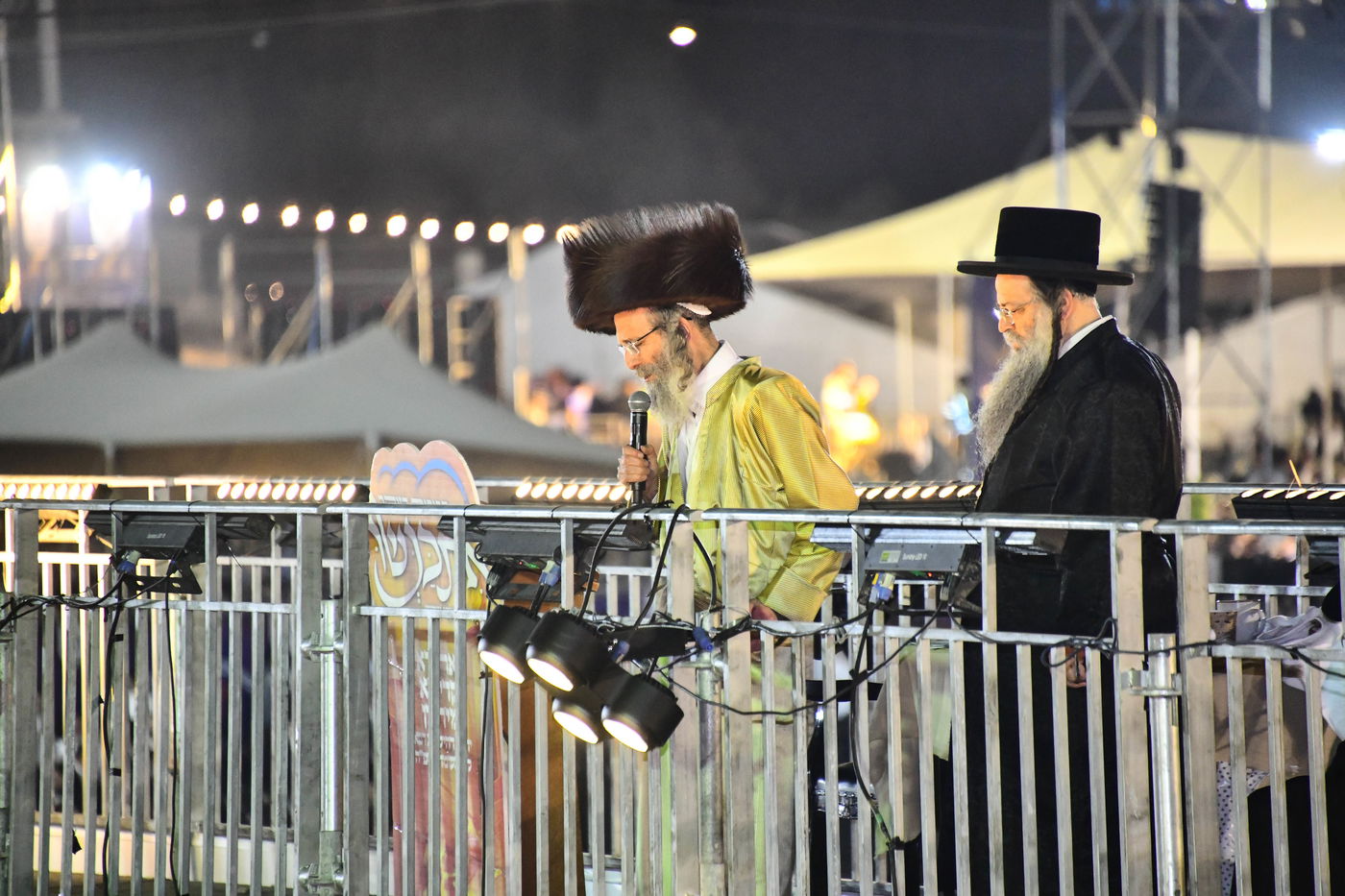 הרה"צ רבי אלימלך בידרמן בהדלקה ל"ג בעומר