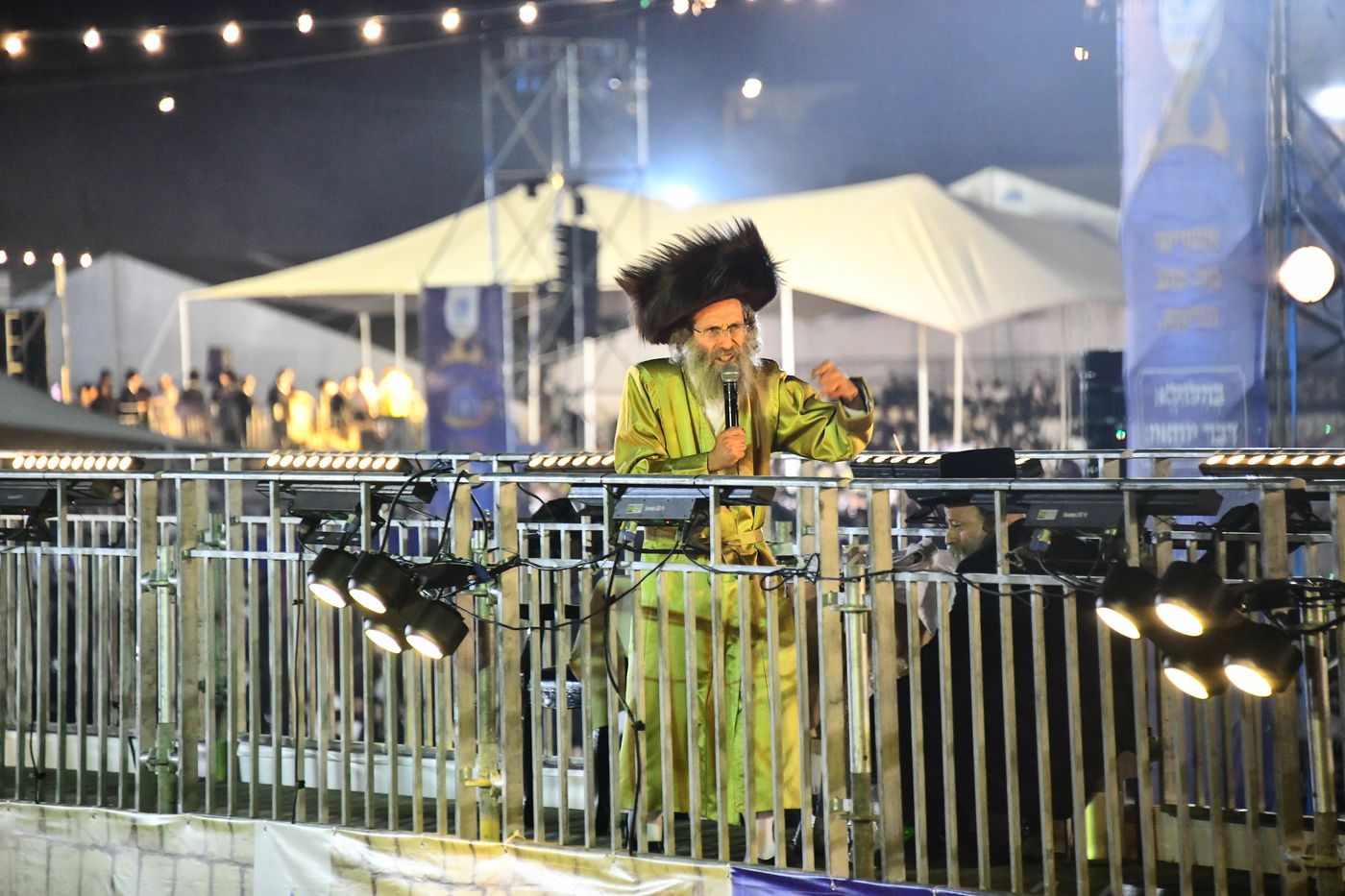 הרה"צ רבי אלימלך בידרמן בהדלקה ל"ג בעומר