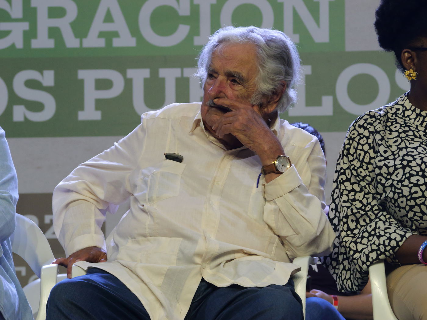 נהג בפשטות גם בכנסים ממלכתיים. חוסה בכנס בנוגע למדינות אמריקה הלטינית