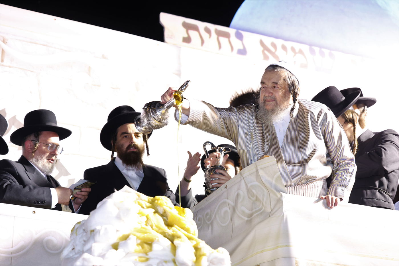 הגה"צ רבי יעקב מאיר שכטר בהדלקה ל"ג בעומר